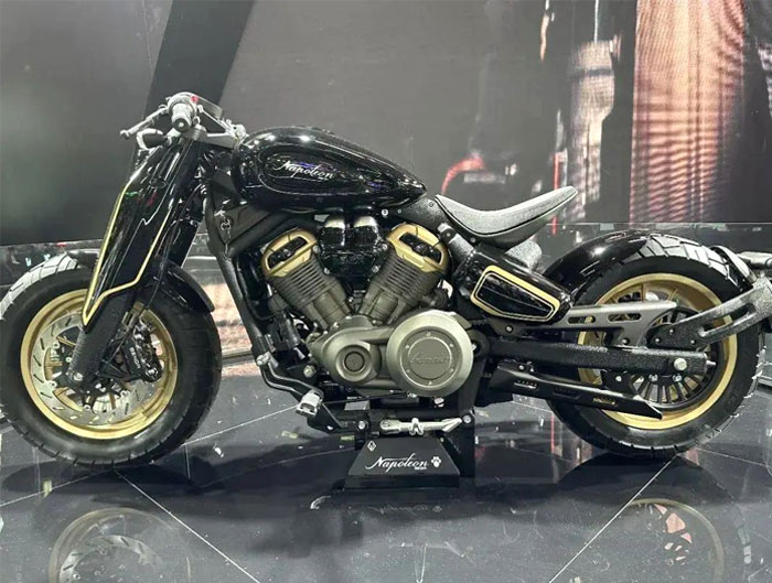 Napoleon-450-8 Moto-xe-phan-khoi-lon-benda-napoleon-450