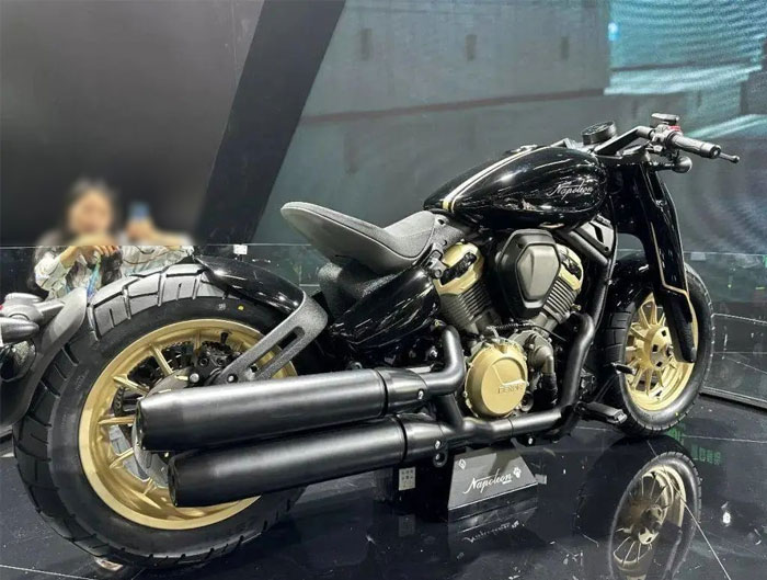 Napoleon-450-9 Moto-xe-phan-khoi-lon-benda-napoleon-450