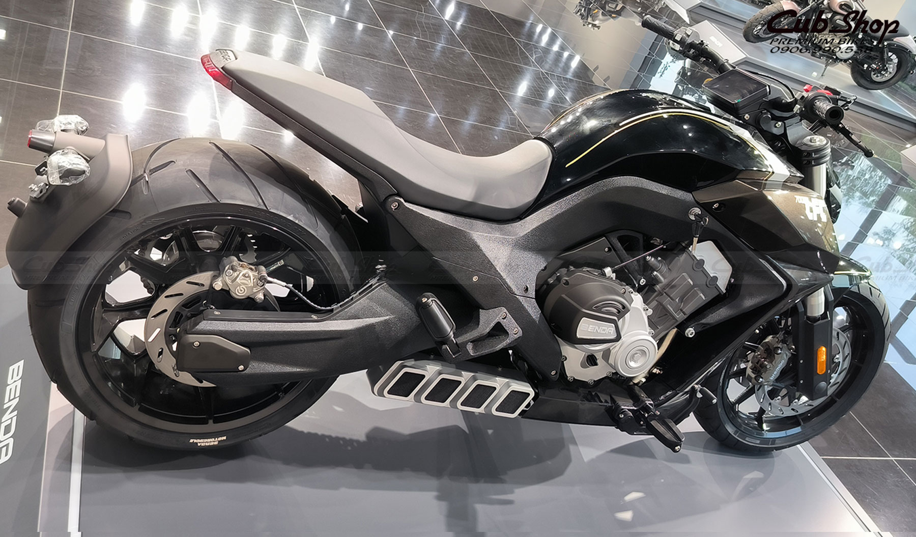 Moto-phan-khoi-lon-benda-lfc700-2023