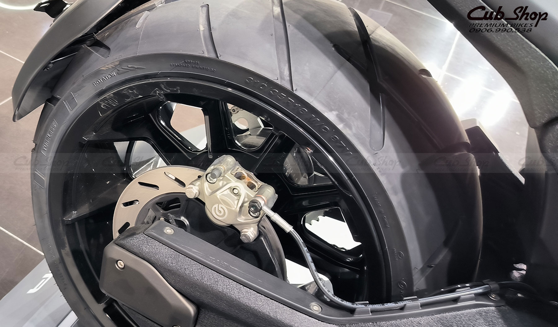 Moto-phan-khoi-lon-benda-lfc700-2023