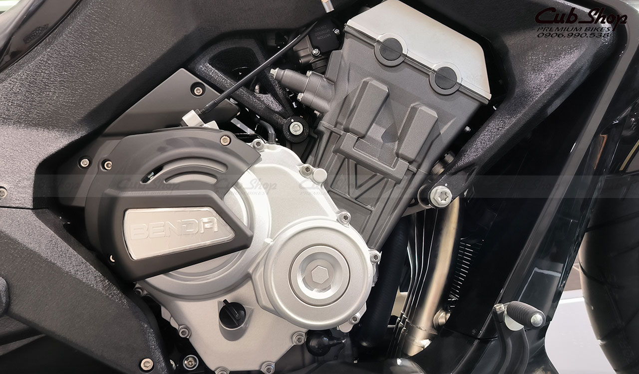 Moto-phan-khoi-lon-benda-lfc700-2023