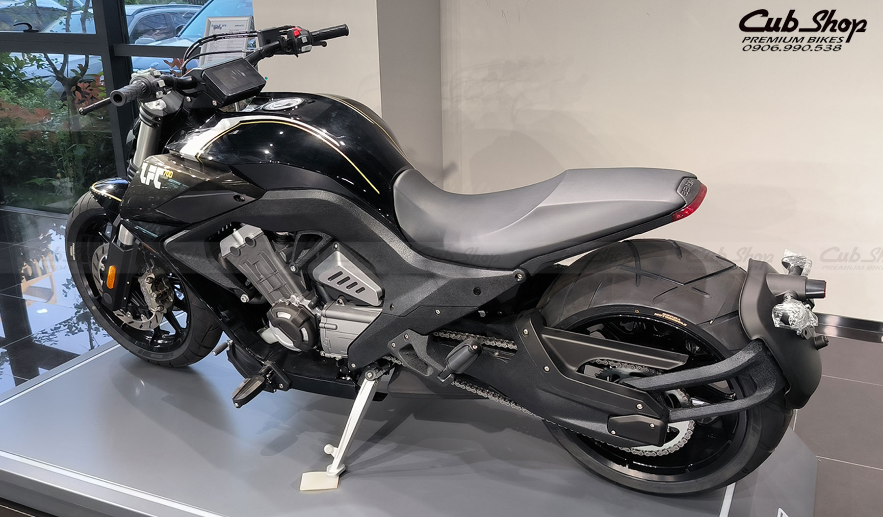 Moto-phan-khoi-lon-benda-lfc700-2023