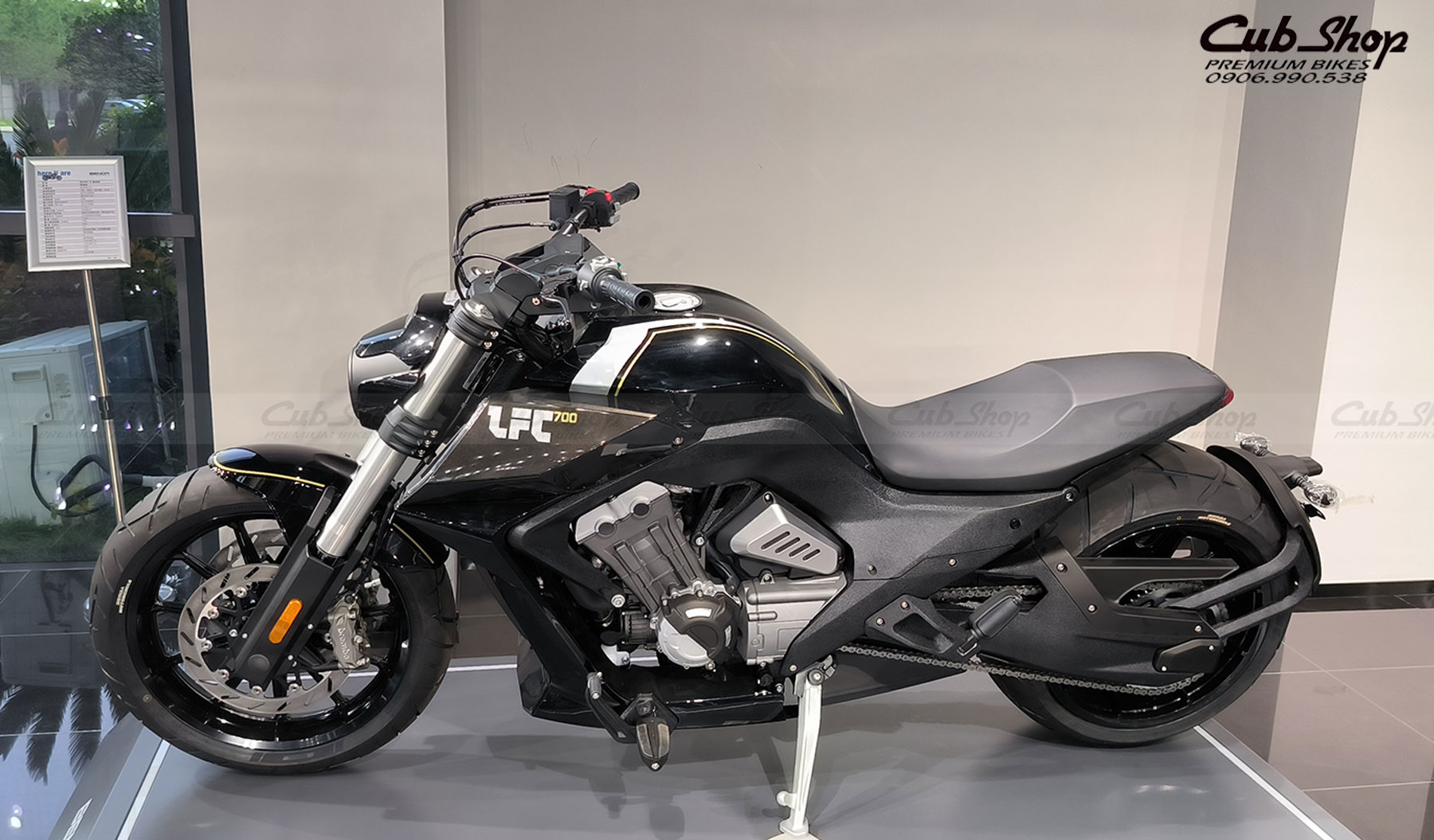 Moto-phan-khoi-lon-benda-lfc700-2023