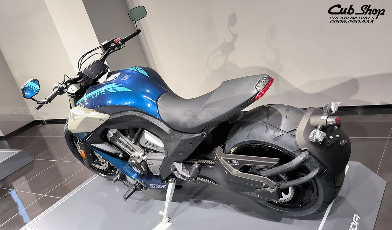 Moto-phan-khoi-lon-benda-lfc700-2023