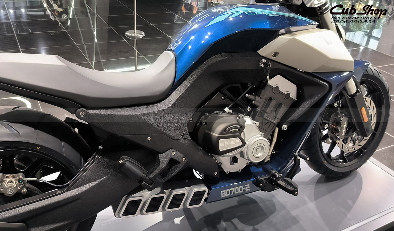 Moto-phan-khoi-lon-benda-lfc700-2023