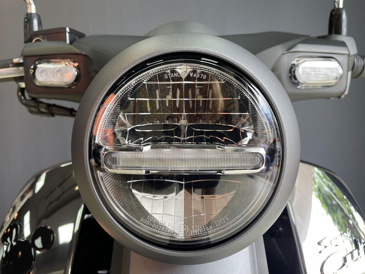 Xe-Cub-C125-Disney-39