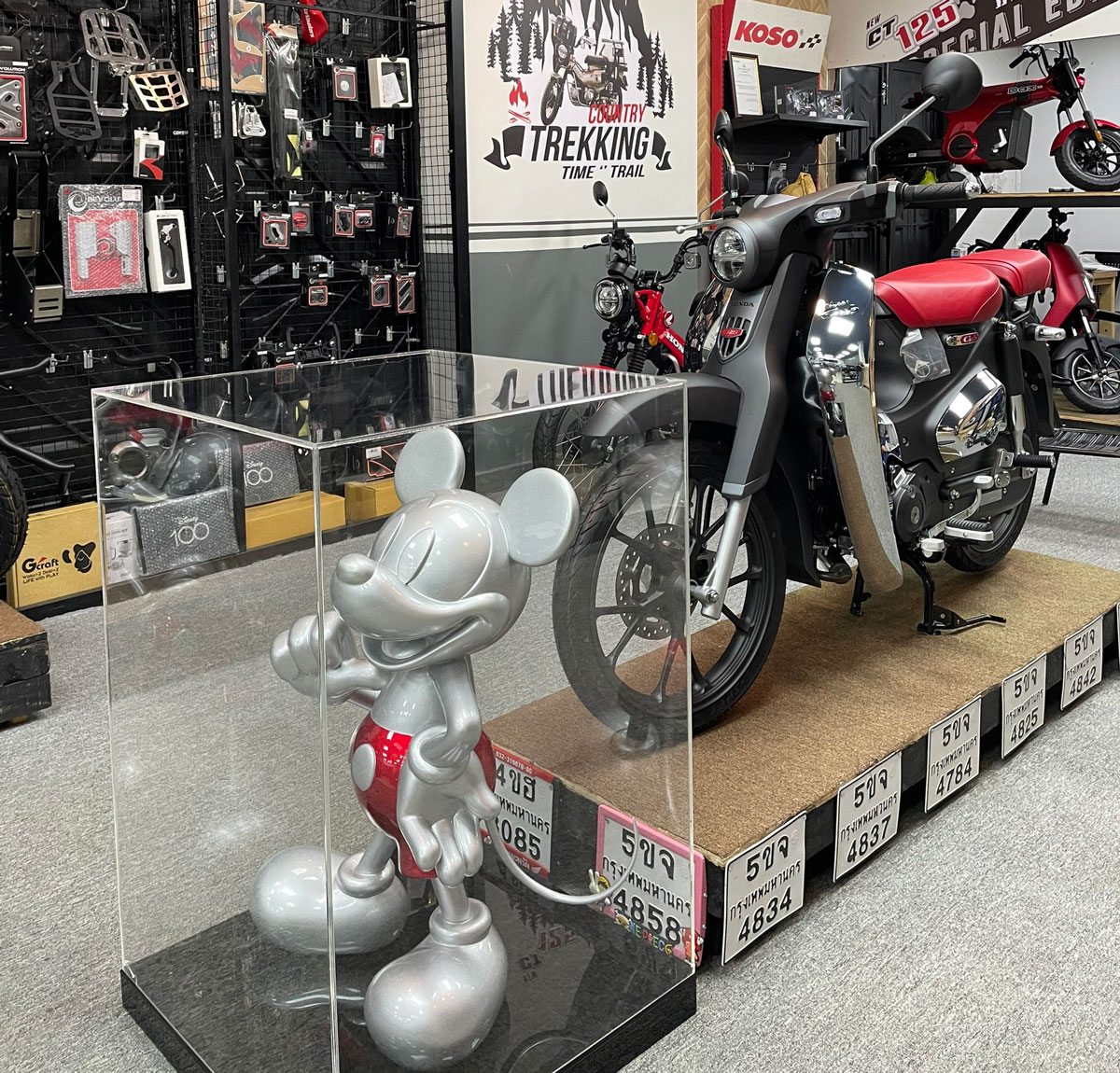 honda-cub-disney-100-limited-13