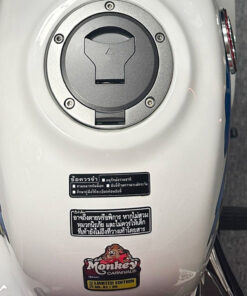 Bình xăng với dung tích 5,6 lít